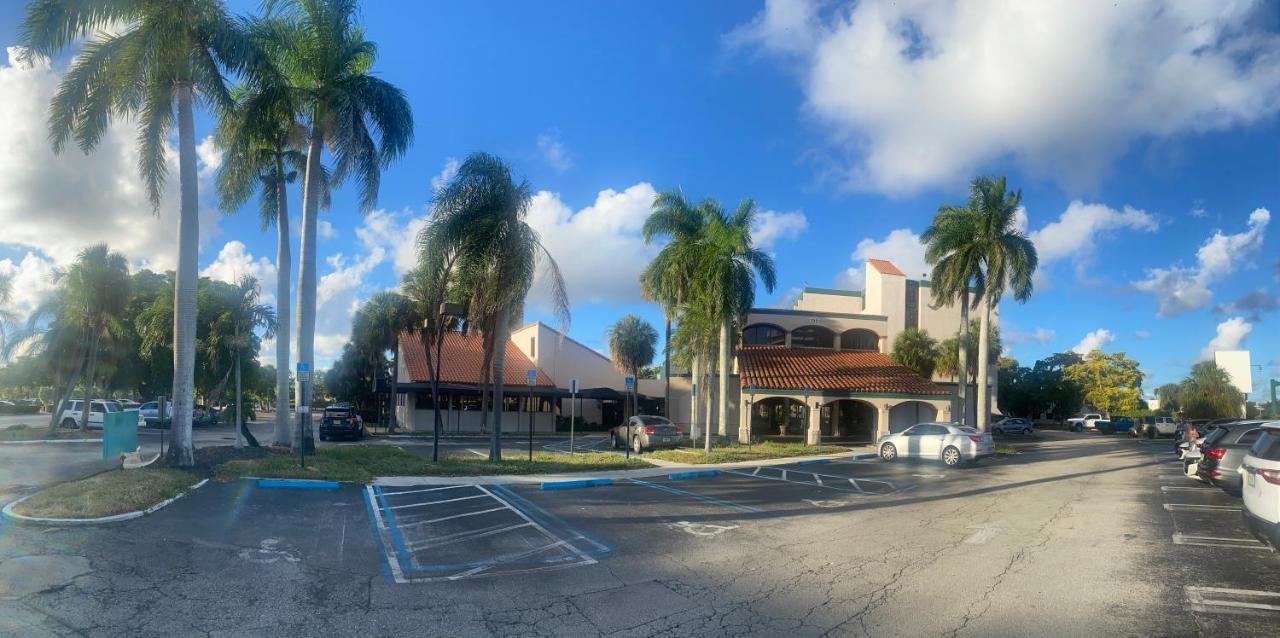 88 Palms Hotel & Event Center West Palm Beach Exterior photo